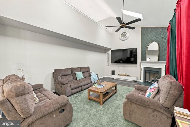 4 W KENNEDY DR, Clementon, NJ 08021