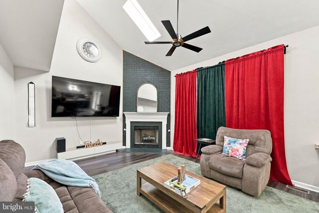 4 W KENNEDY DR, Clementon, NJ 08021
