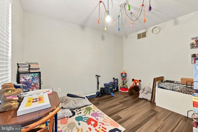 4 W KENNEDY DR, Clementon, NJ 08021