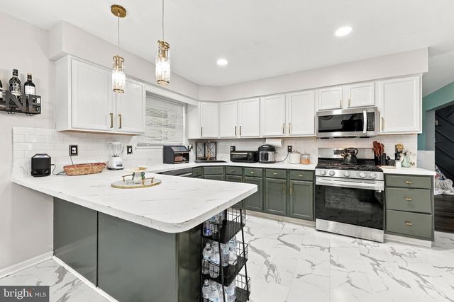 4 W KENNEDY DR, Clementon, NJ 08021