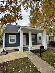8841 Auburn Street, Detroit, MI 48228