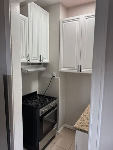 4363 N Kenmore Avenue 209, Chicago, IL 60613