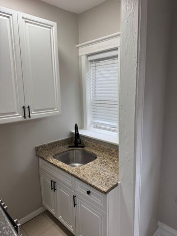 4363 N Kenmore Avenue 209, Chicago, IL 60613