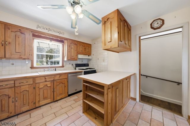 54 Richwood Pl, Denville Twp., NJ 07834