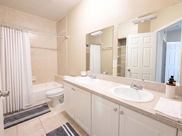 7843 CATALINA Circle, Tamarac, FL 33321