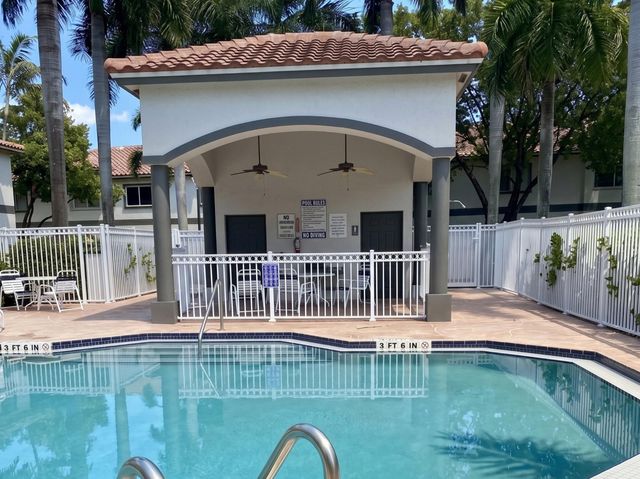 7843 CATALINA Circle, Tamarac, FL 33321