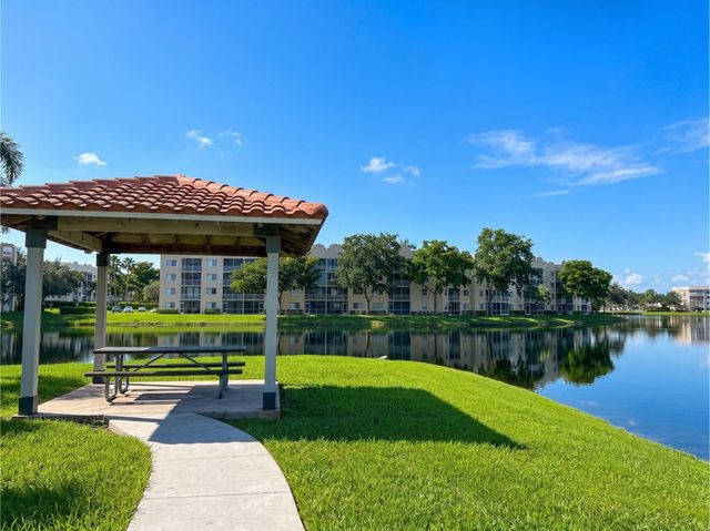 7843 CATALINA Circle, Tamarac, FL 33321
