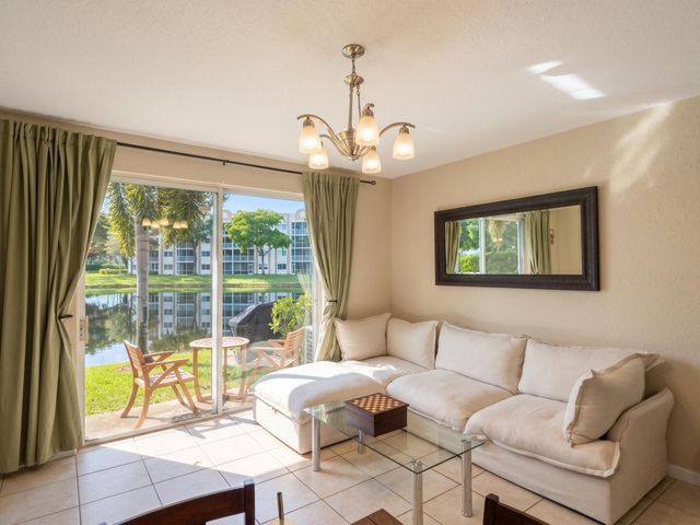 7843 CATALINA Circle, Tamarac, FL 33321
