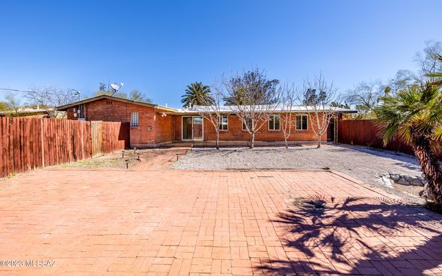 821 N Corinth Avenue, Tucson, AZ 85710