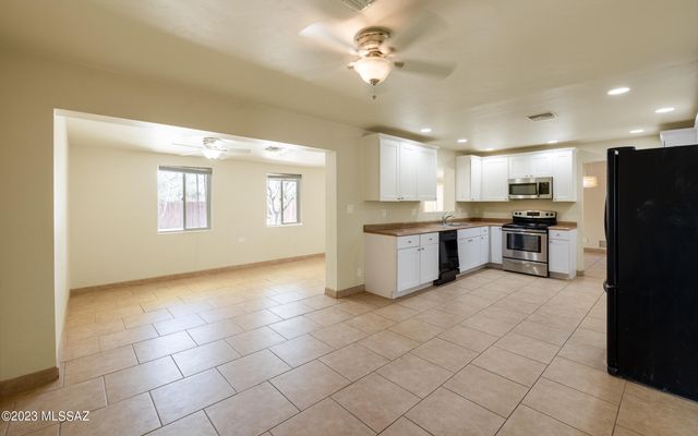 821 N Corinth Avenue, Tucson, AZ 85710