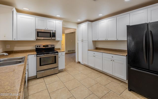 821 N Corinth Avenue, Tucson, AZ 85710