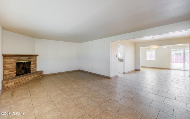 821 N Corinth Avenue, Tucson, AZ 85710