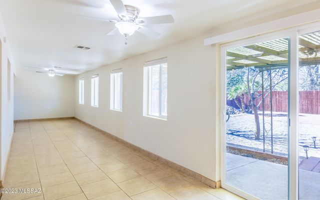 821 N Corinth Avenue, Tucson, AZ 85710