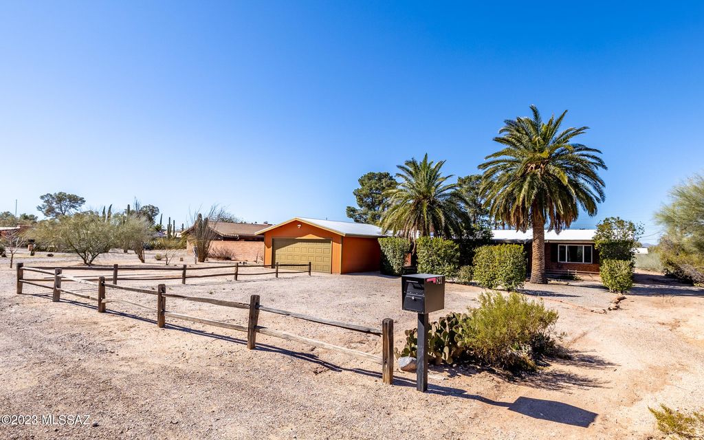 821 N Corinth Avenue, Tucson, AZ 85710