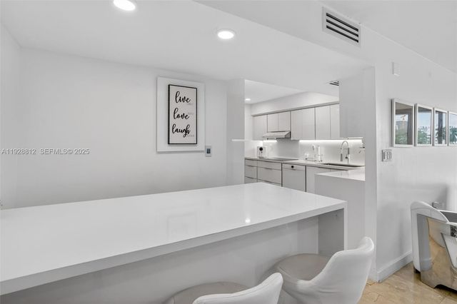 9250 W Bay Harbor Dr 5D, Bay Harbor Islands, FL 33154