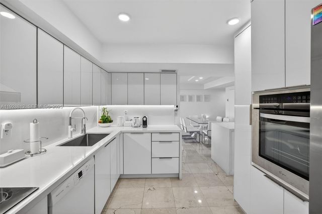 9250 W Bay Harbor Dr 5D, Bay Harbor Islands, FL 33154