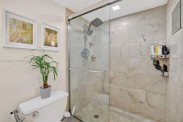 9250 W Bay Harbor Dr 5D, Bay Harbor Islands, FL 33154