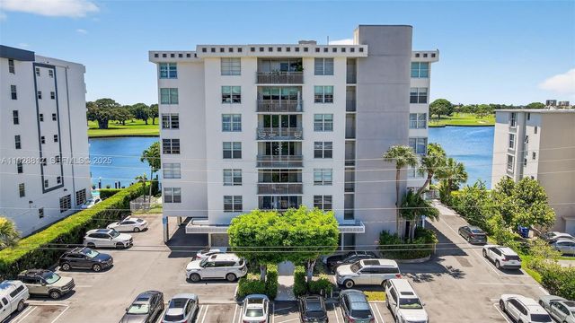 9250 W Bay Harbor Dr 5D, Bay Harbor Islands, FL 33154