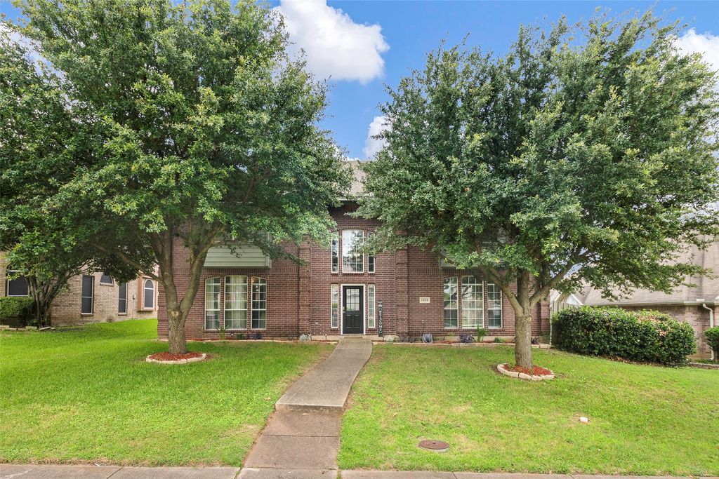 1528 Mill Creek Drive, Desoto, TX 75115