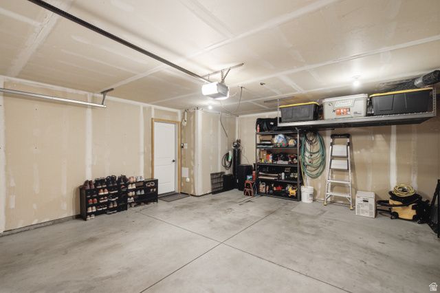 1064 W 2050 S, Syracuse, UT 84075