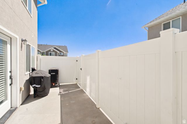 1064 W 2050 S, Syracuse, UT 84075