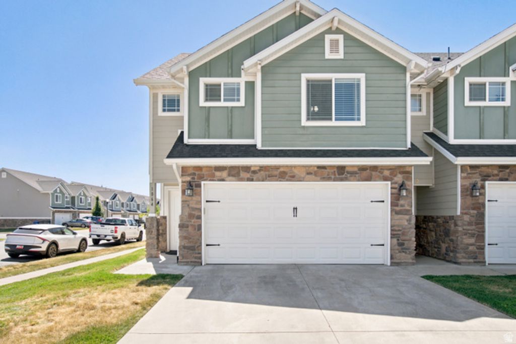 1064 W 2050 S, Syracuse, UT 84075