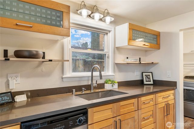 9018 14th Avenue SW, Seattle, WA 98106