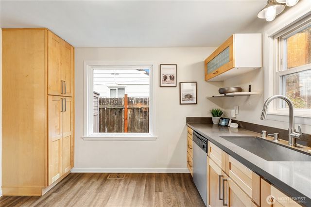 9018 14th Avenue SW, Seattle, WA 98106