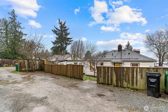 9018 14th Avenue SW, Seattle, WA 98106