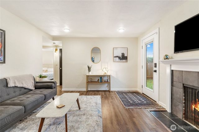 9018 14th Avenue SW, Seattle, WA 98106