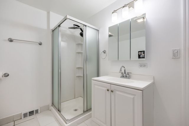 640 W 44th Street, Chicago, IL 60609