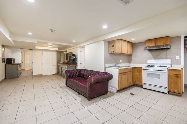 640 W 44th Street, Chicago, IL 60609