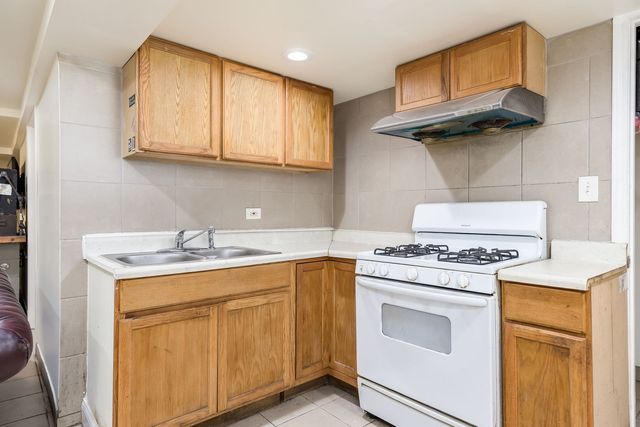 640 W 44th Street, Chicago, IL 60609