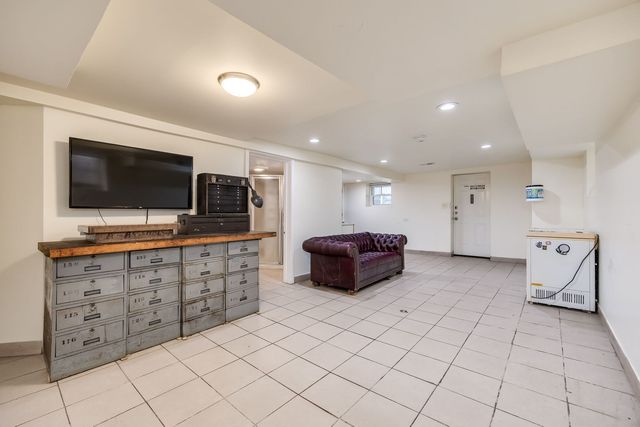 640 W 44th Street, Chicago, IL 60609