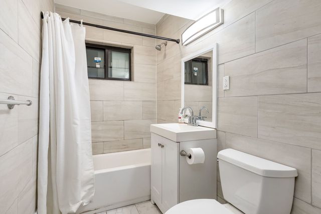 640 W 44th Street, Chicago, IL 60609