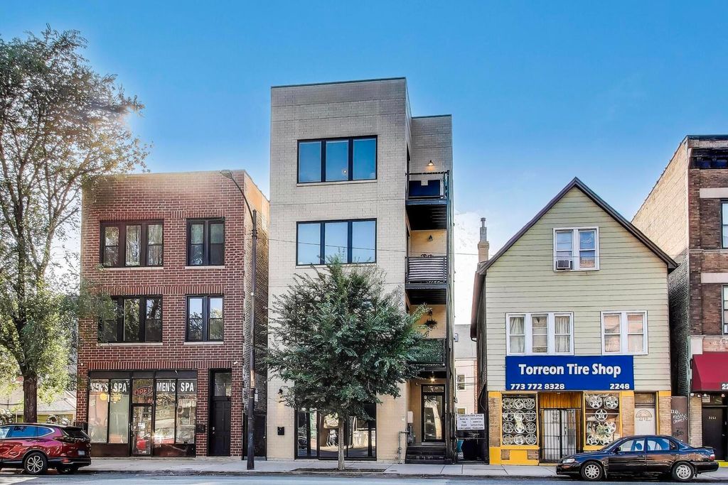 2246 N Western Avenue 4, Chicago, IL 60647 — exterior