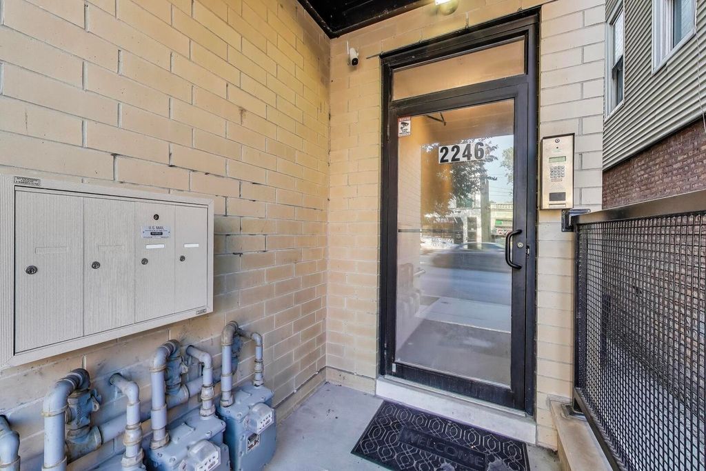 2246 N Western Avenue 4, Chicago, IL 60647 — photo 2