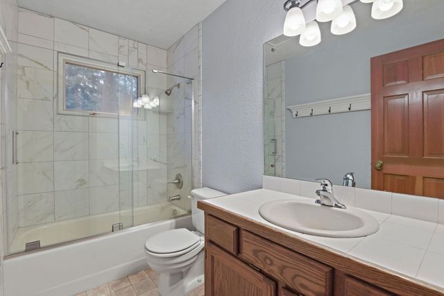 3611 E Pine Needle Ave, Colbert, WA 99005