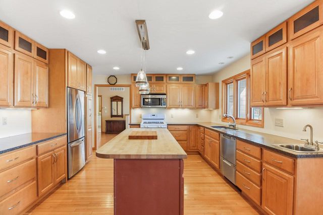 W2115 Beulah Heights ROAD, East Troy, WI 53120