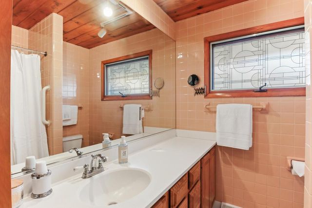 W2115 Beulah Heights ROAD, East Troy, WI 53120