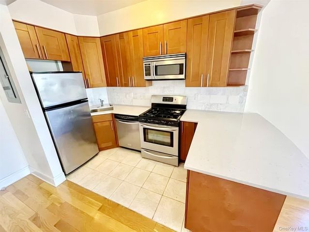 26-38 28 Street C3, Astoria, NY 11102