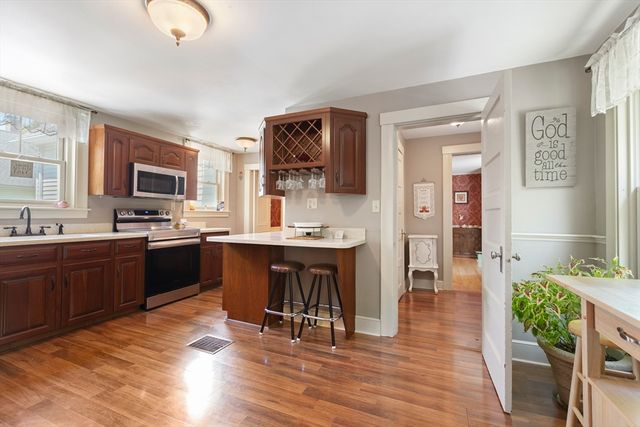 68 High Street, Northbridge, MA 01588