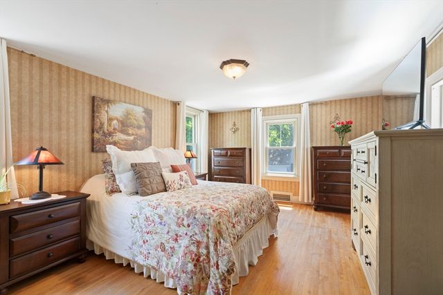 68 High Street, Northbridge, MA 01588