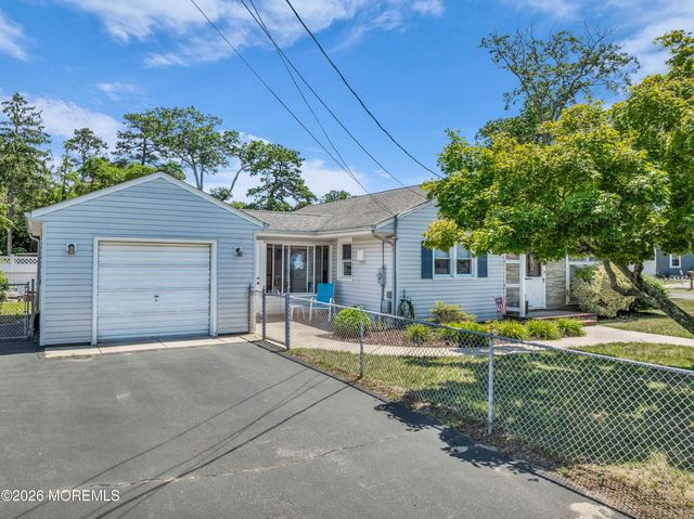 14 Larboard Street, Beachwood, NJ 08722