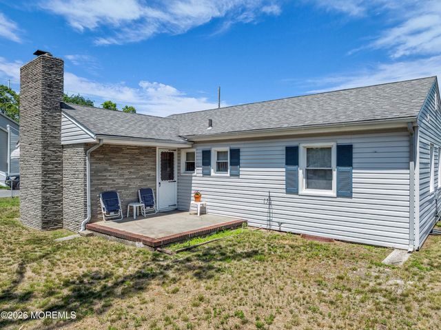 14 Larboard Street, Beachwood, NJ 08722