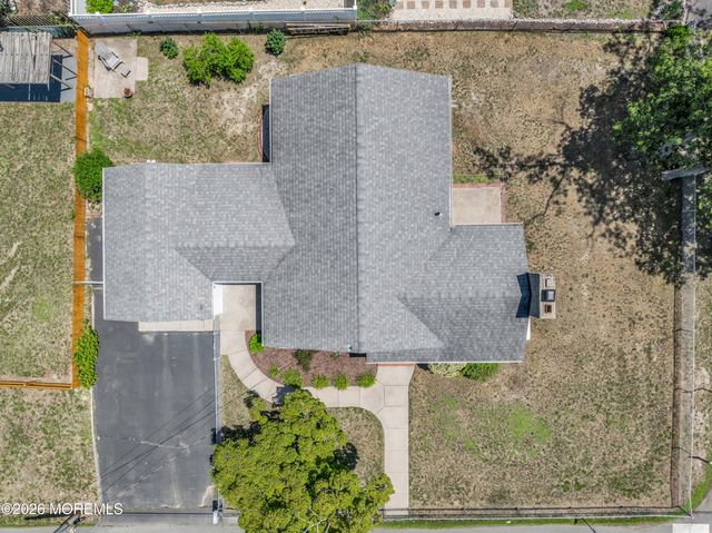 14 Larboard Street, Beachwood, NJ 08722