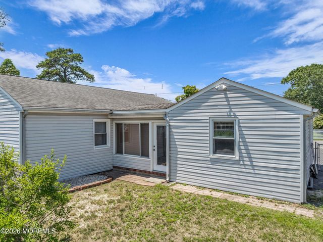 14 Larboard Street, Beachwood, NJ 08722
