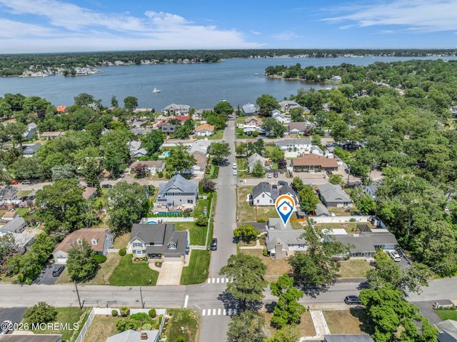 14 Larboard Street, Beachwood, NJ 08722