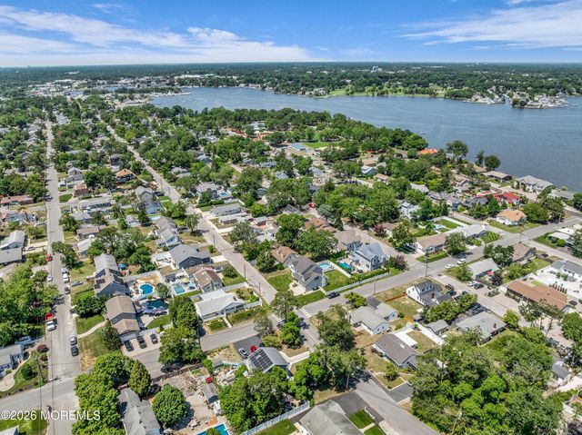 14 Larboard Street, Beachwood, NJ 08722