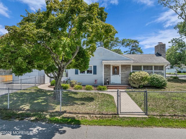 14 Larboard Street, Beachwood, NJ 08722